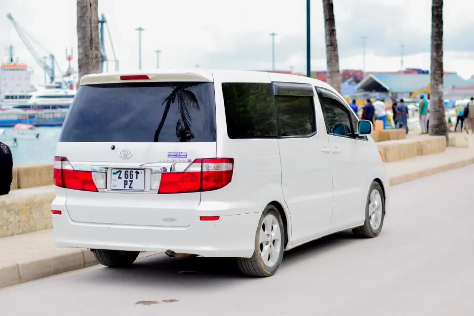 Rent Toyota Alphard  White 2010 in Zanzibar - 4 