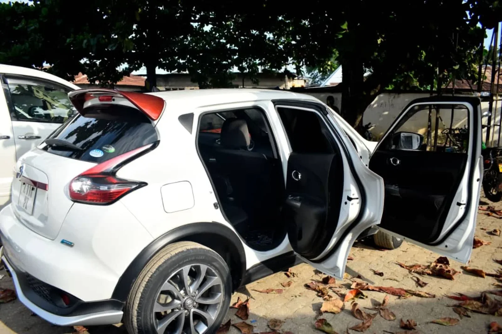 Loyer Nissan Juke  Blanc 2015 en Zanzibar - 2 