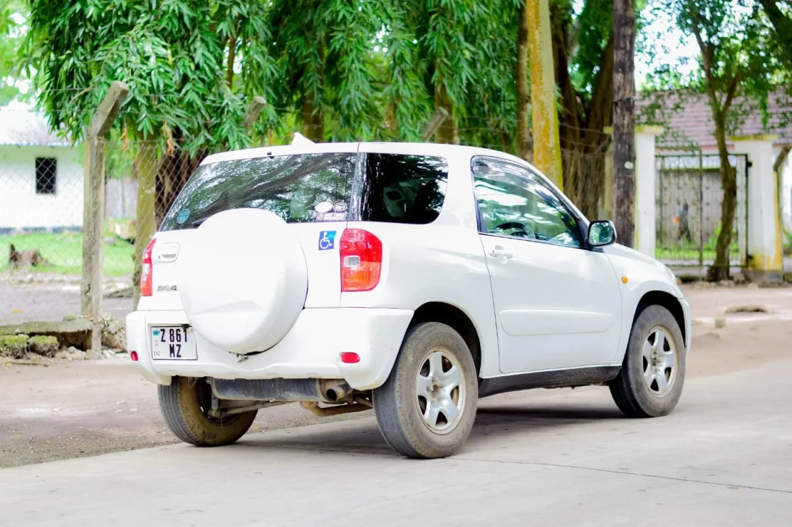 Rent Toyota RAV4  White 2008 in Zanzibar - 3 