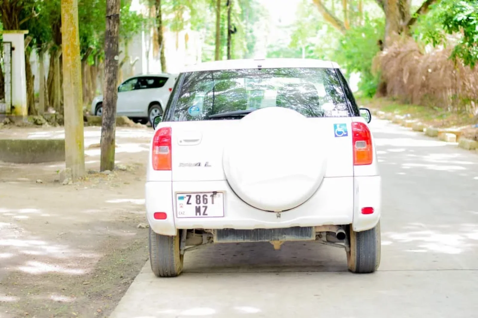 Rent Toyota RAV4  White 2008 in Zanzibar - 2 