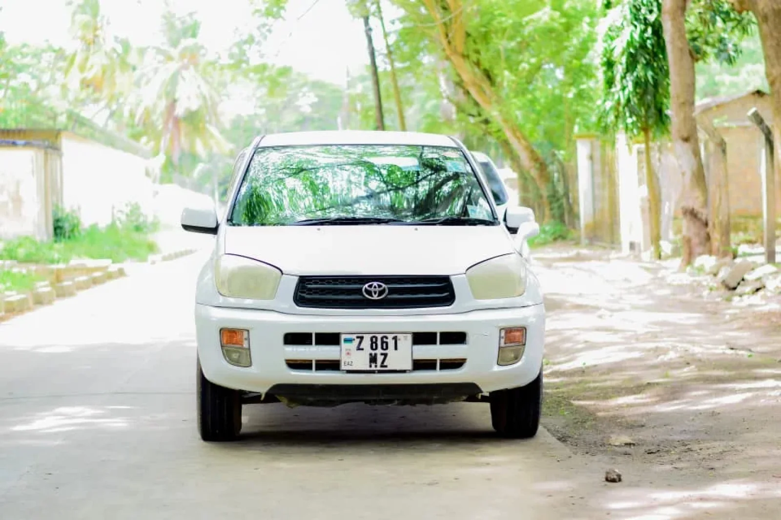 Rent Toyota RAV4  White 2008 in Zanzibar - 4 
