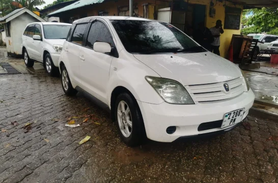 Toyota ist Wit 2008