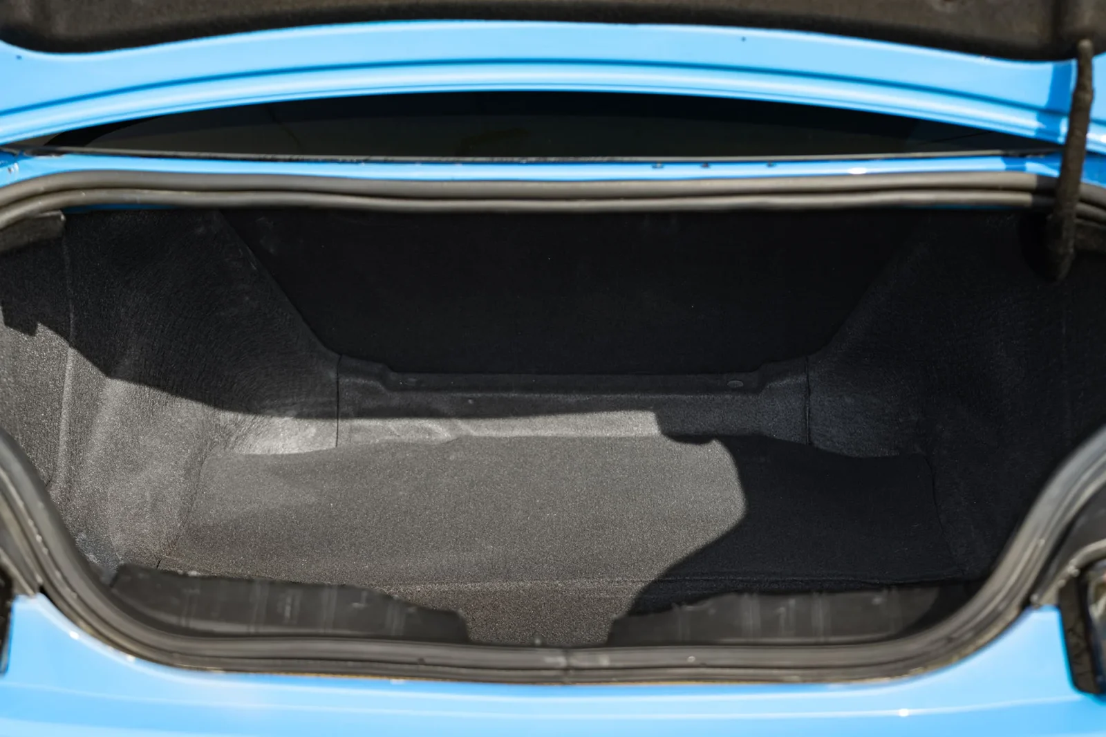 Rent Chevrolet Camaro  Blue 2022 in Abu Dhabi - 7 