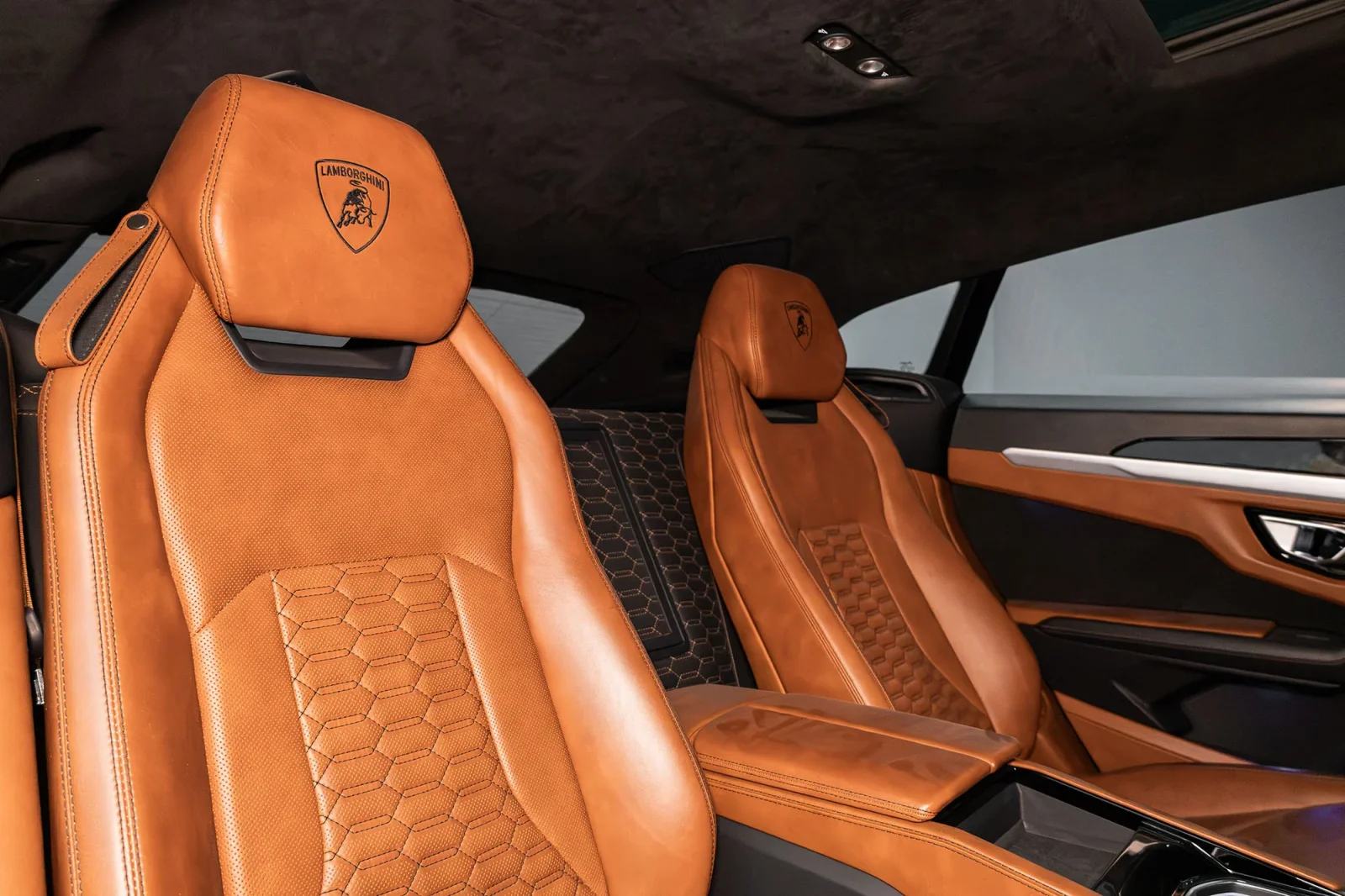 Rent Lamborghini Urus  Grey 2021 in Abu Dhabi - 5 