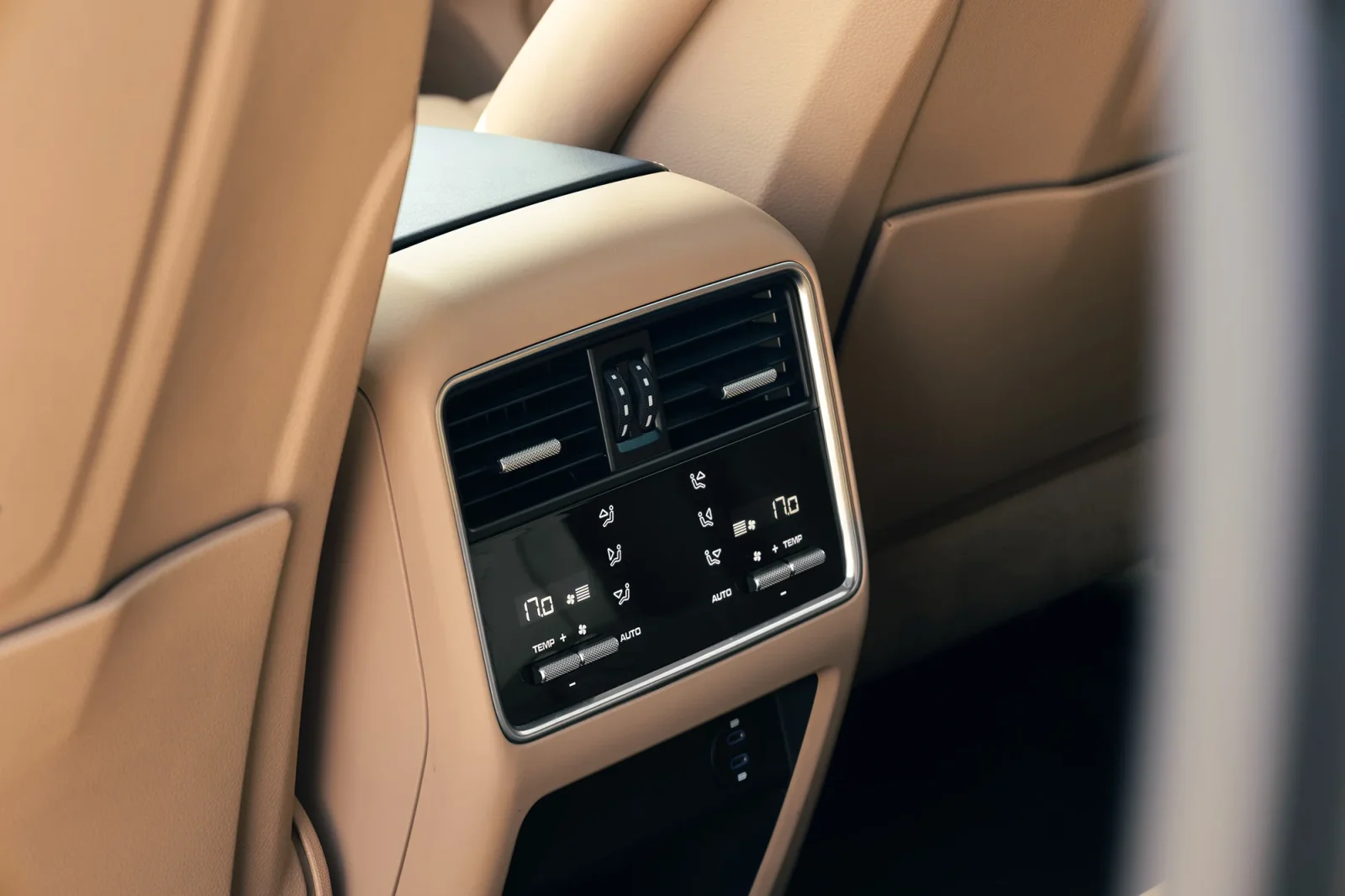 Аренда Porsche Cayenne GTS  Серый 2022 в Абу-Даби - 13 
