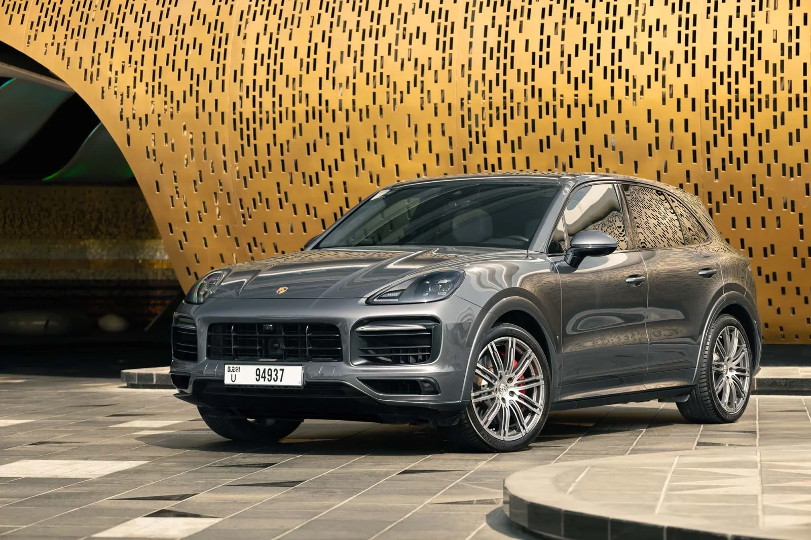 Аренда Porsche Cayenne GTS  Серый 2022 в Абу-Даби - 2 