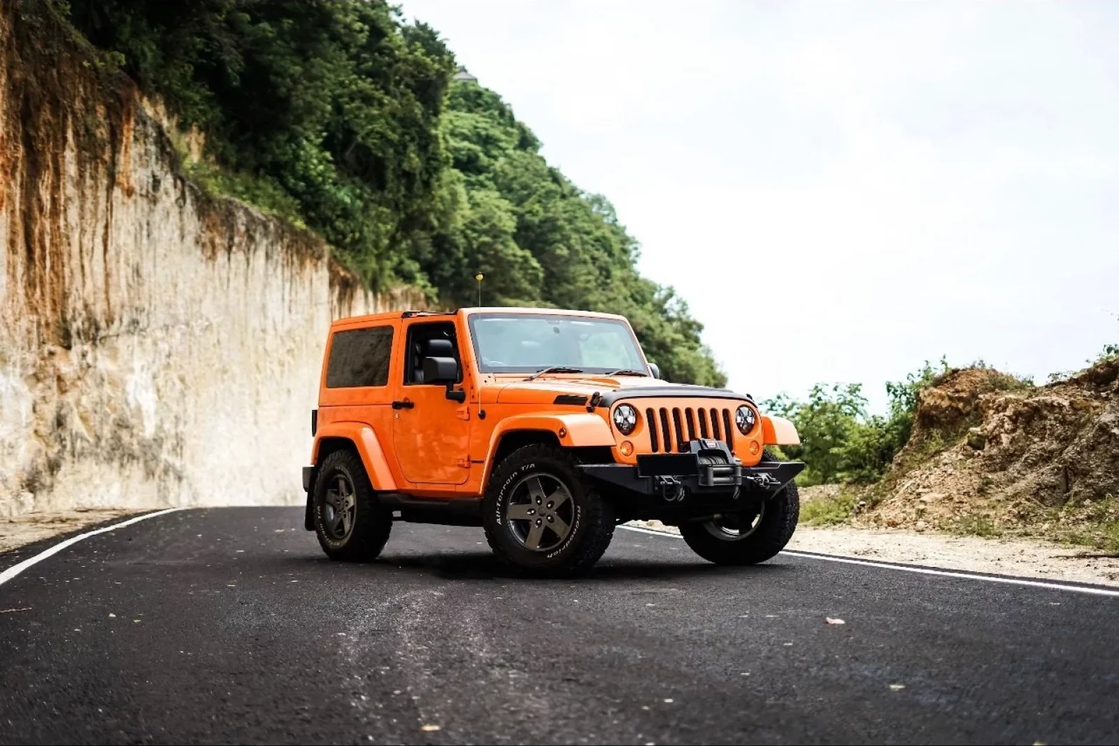 Loyer Jeep Wrangler Sahara Short Orange 2010 en Bali