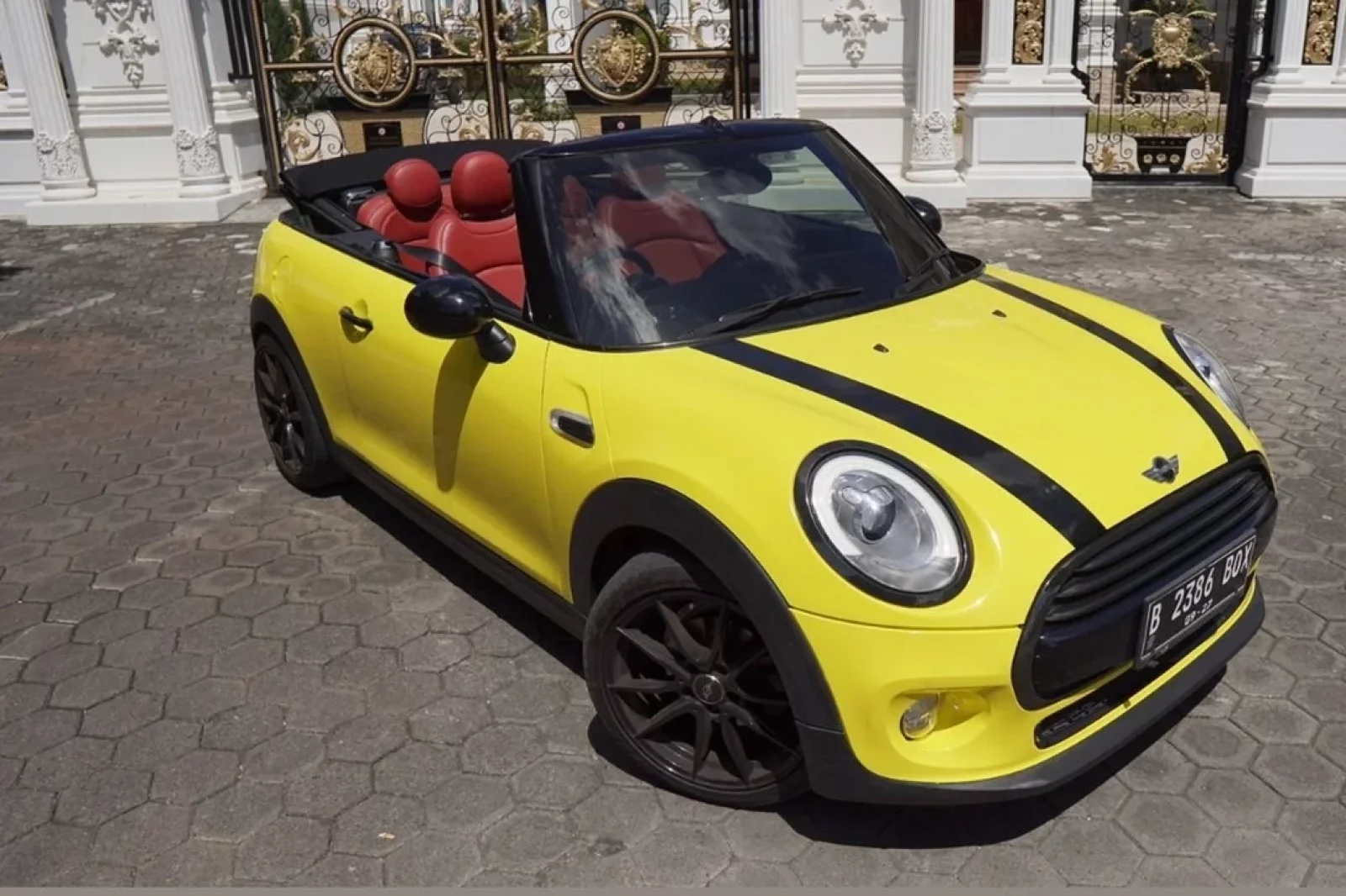 Alquiler Mini Cooper Cabrio Amarillo 2017 en Bali