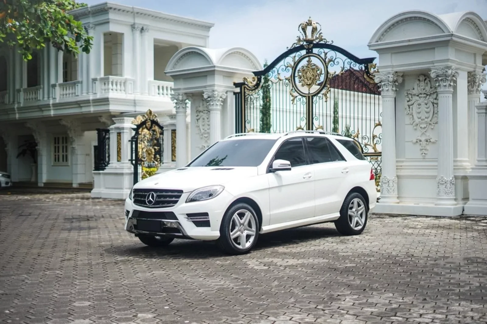 Rent Mercedes-Benz M-Class ML 400 White 2017 in Bali