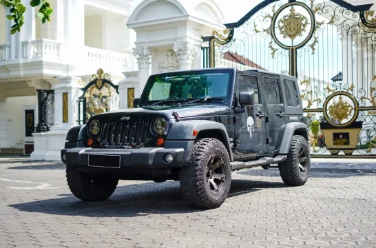 Jeep Wrangler Rubicon Sahara Черный 2013