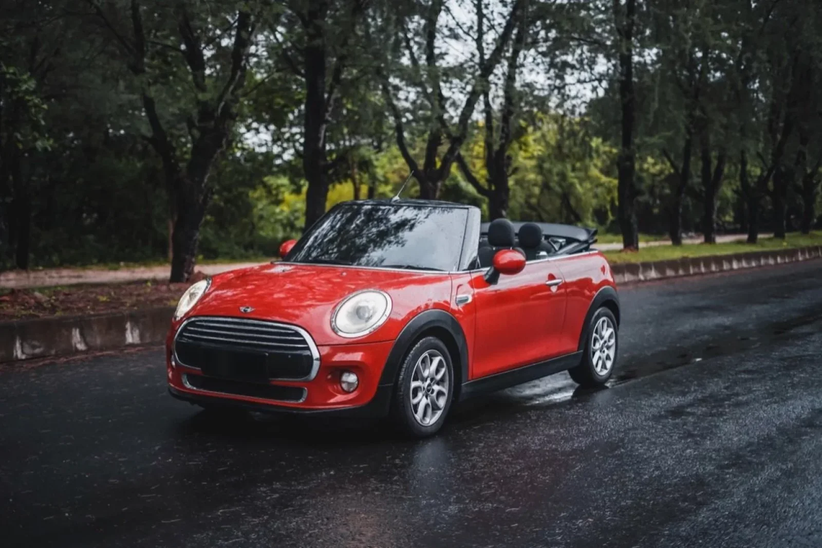 Alquiler Mini Cooper Cabrio Rojo 2016 en Bali