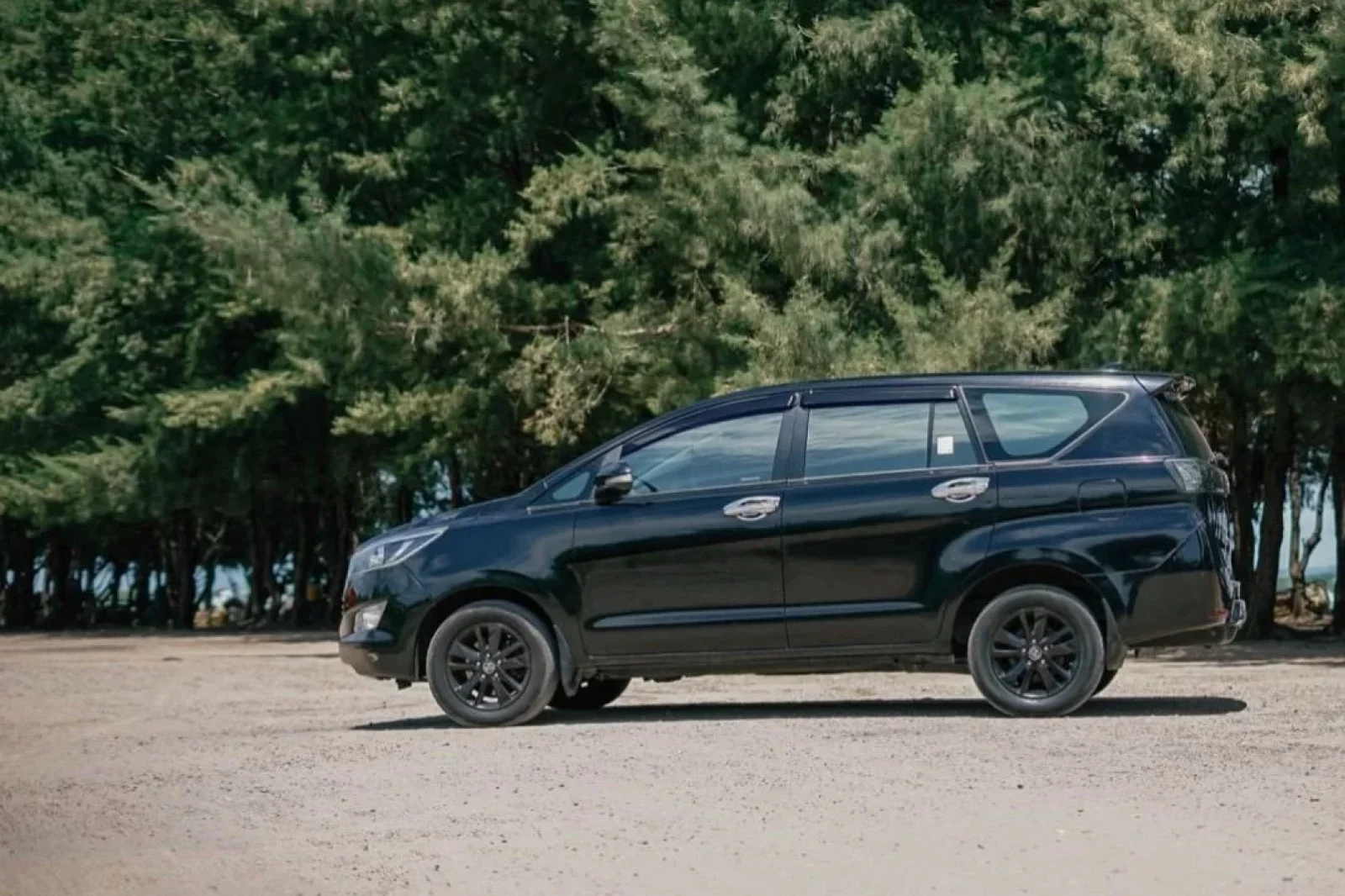 Rent Toyota Innova Reborn Black 2022 in Bali