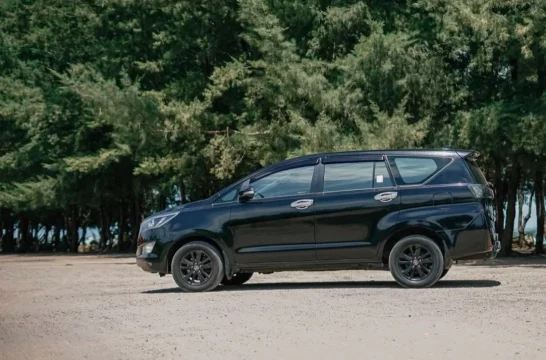 Toyota Innova Reborn Negro 2022