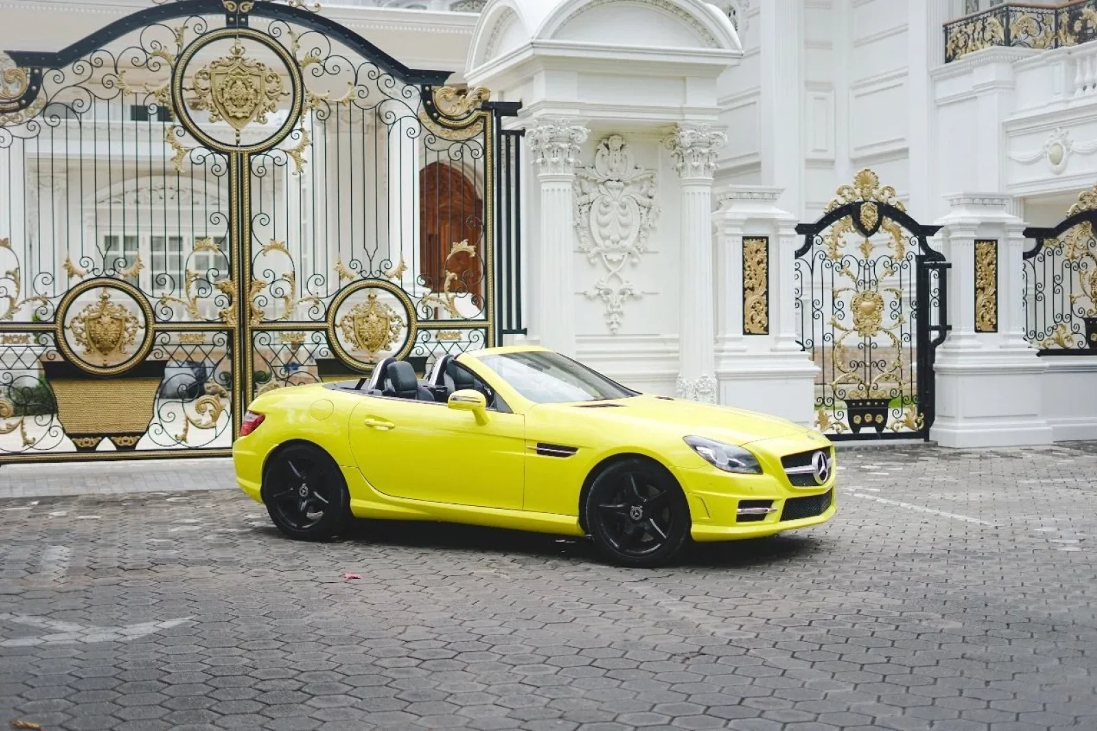 Miete Mercedes-Benz SLK-Class 250 Gelb 2014 in der Bali