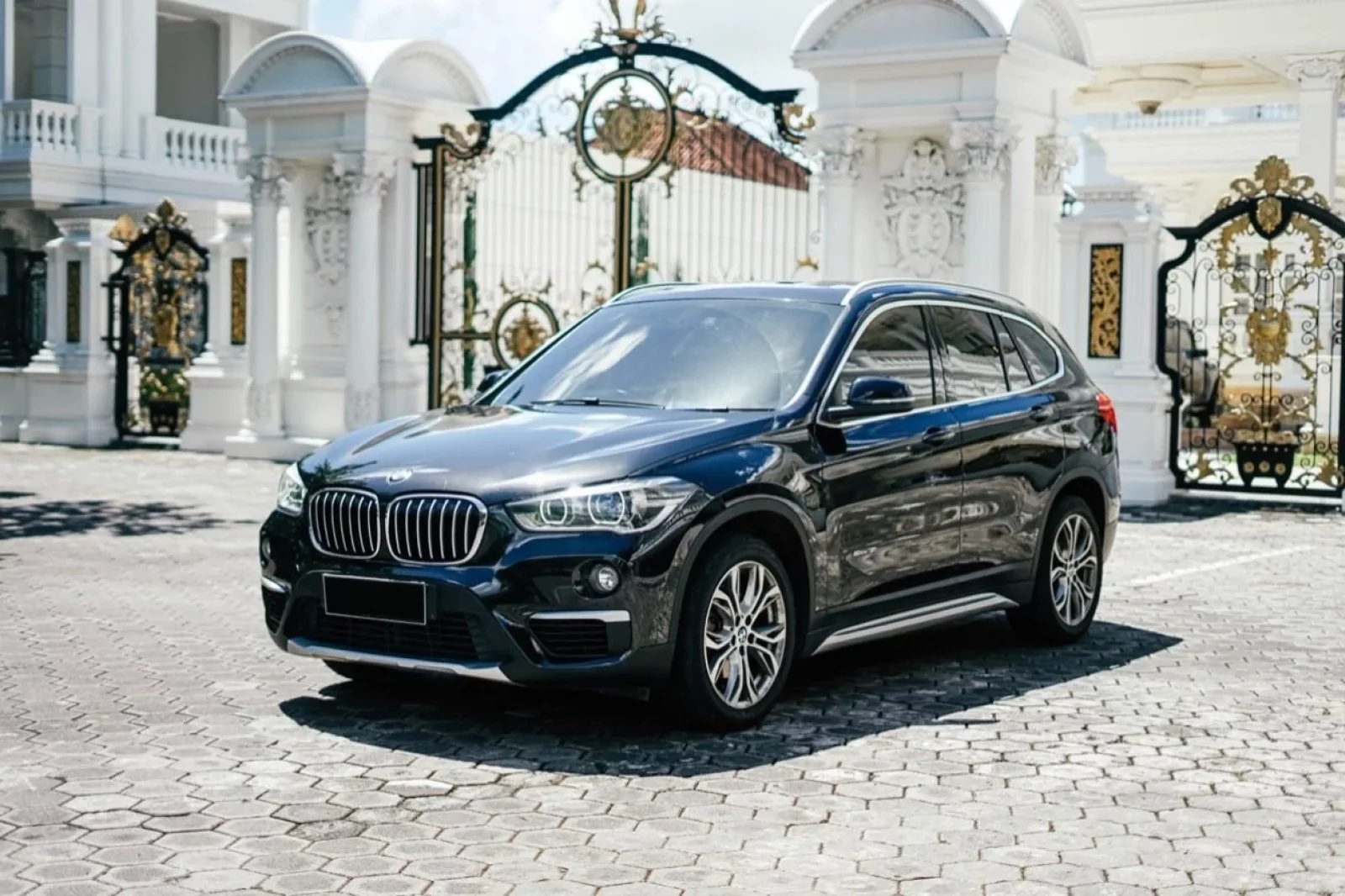 Loyer BMW X1  Noir 2018 en Bali