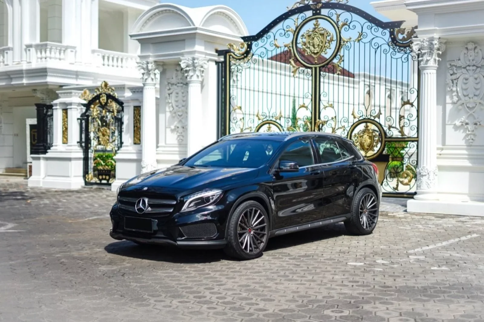 Loyer Mercedes-Benz GLA-Class 200 Noir 2018 en Bali