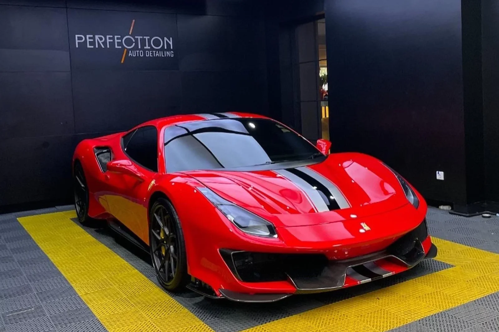 Loyer Ferrari 488 Pista  Rouge 2019 en Bali