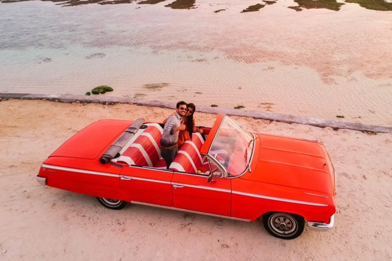 Loyer Chevrolet Impala  Rouge 1960 en Bali