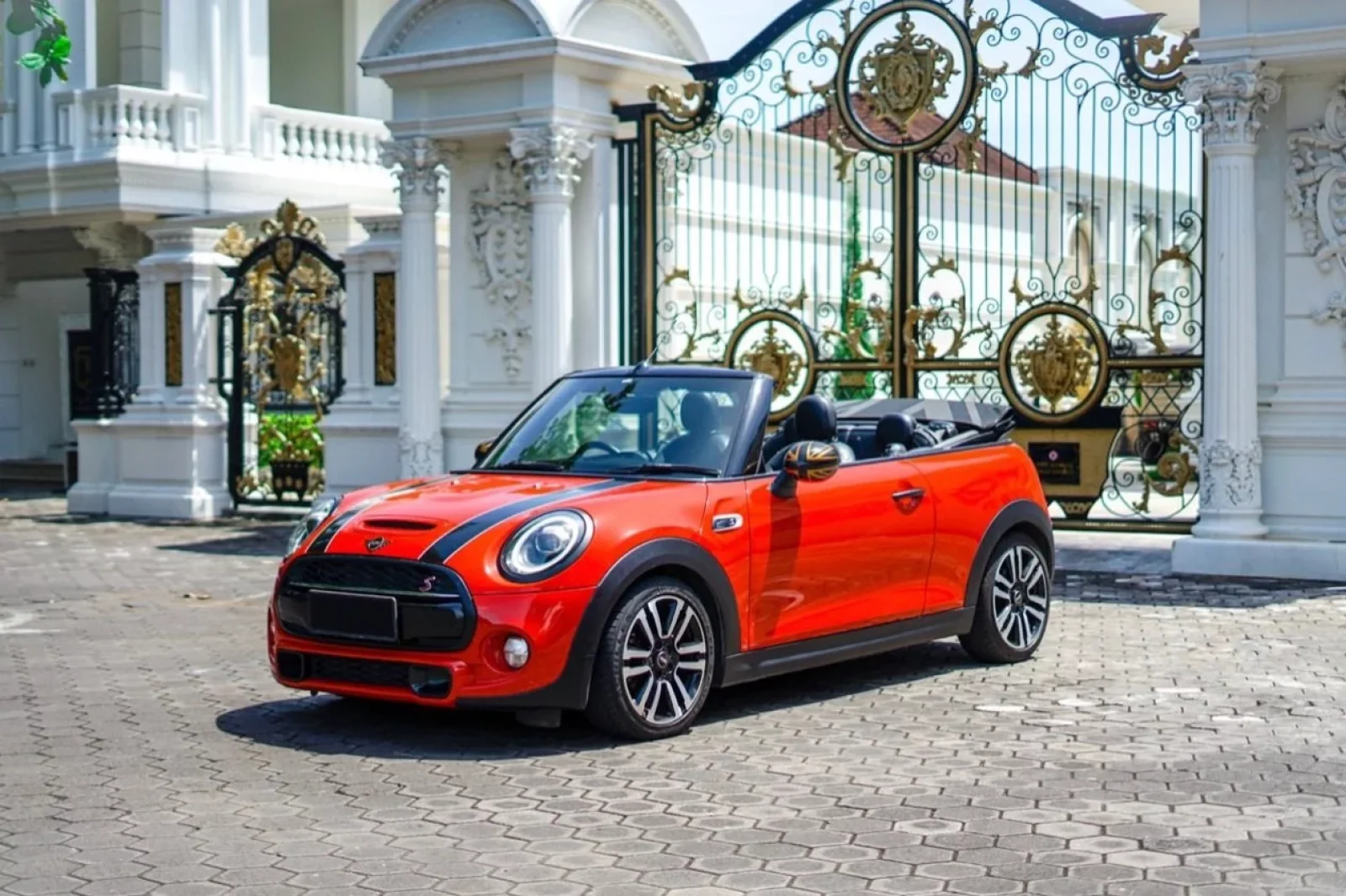 Miete Mini Cooper S Cabriolet Orange 2018 in der Bali