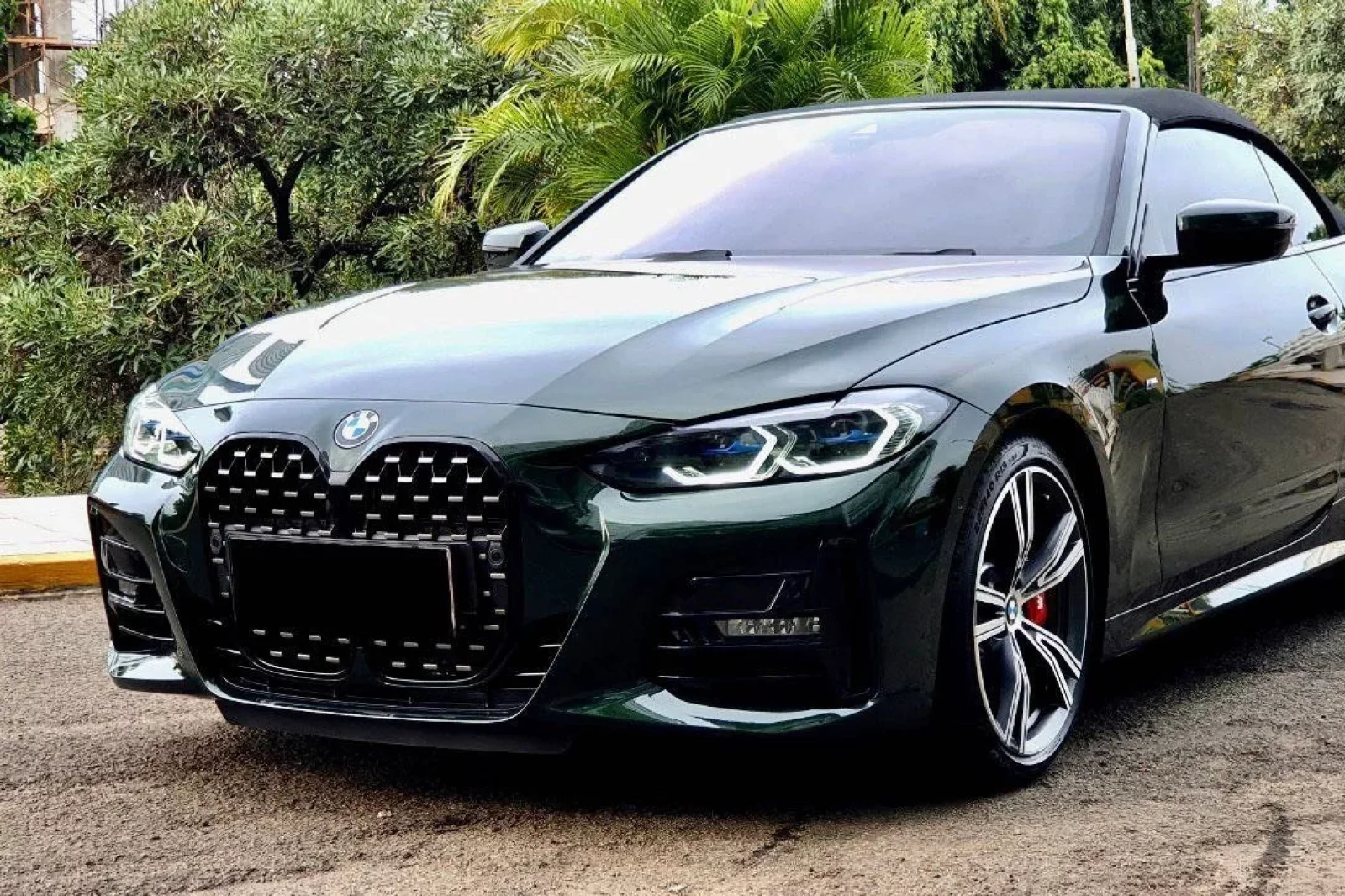 Affitto BMW 4-Series 430i Verde 2023 in Bali