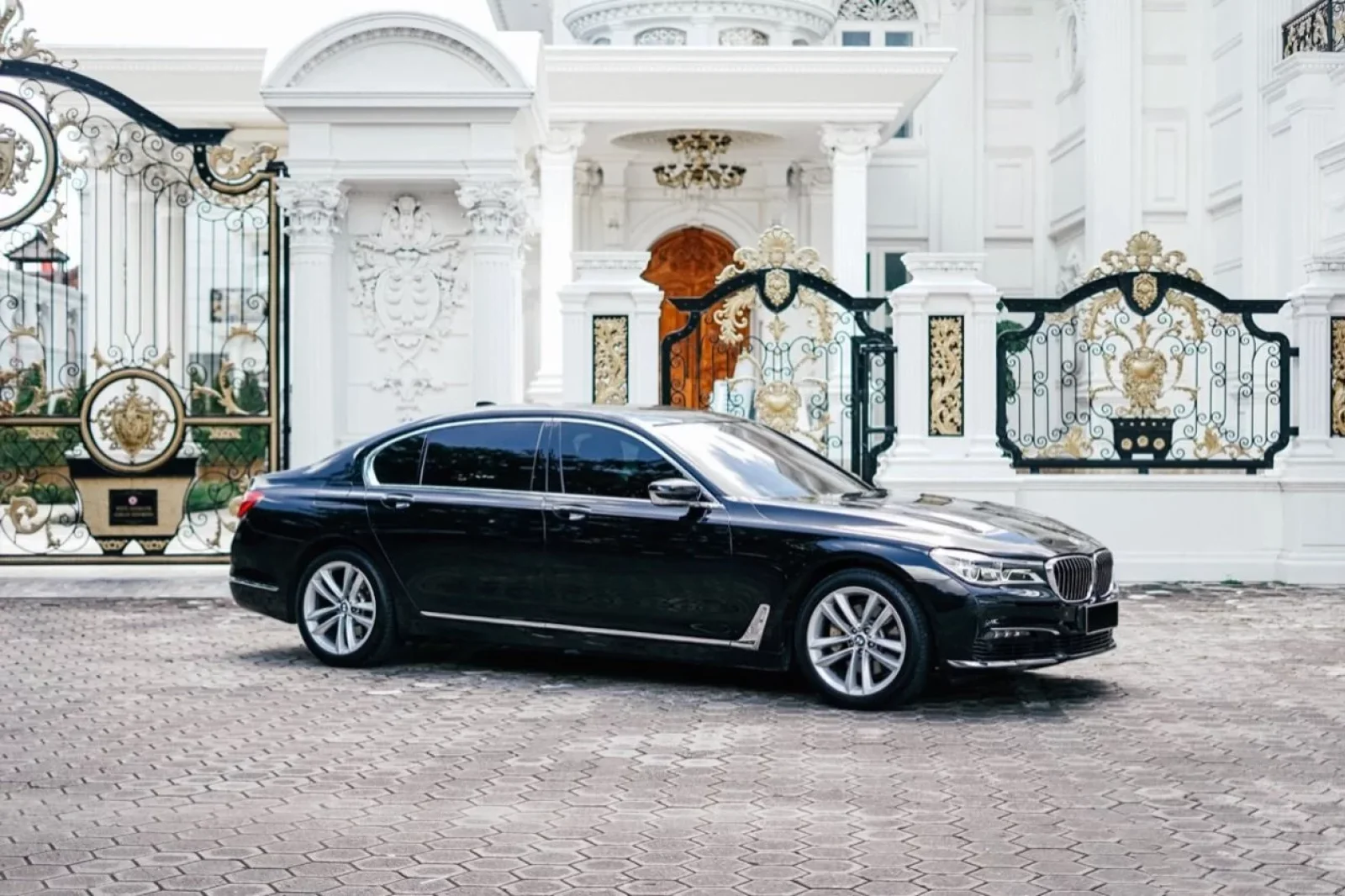 Rent BMW 7-Series 730i L Black 2018 in Bali