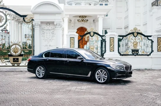 BMW 7-Series 730i L Черный 2018