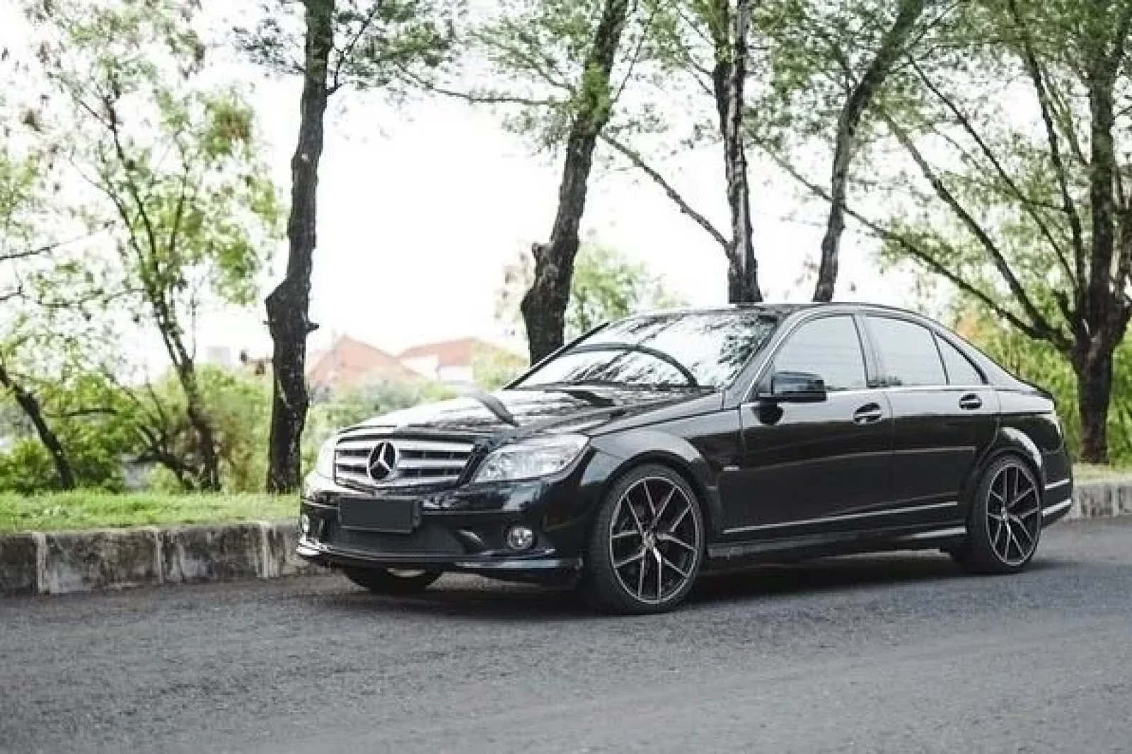 Affitto Mercedes-Benz C-Class 250 Nero 2008 in Bali