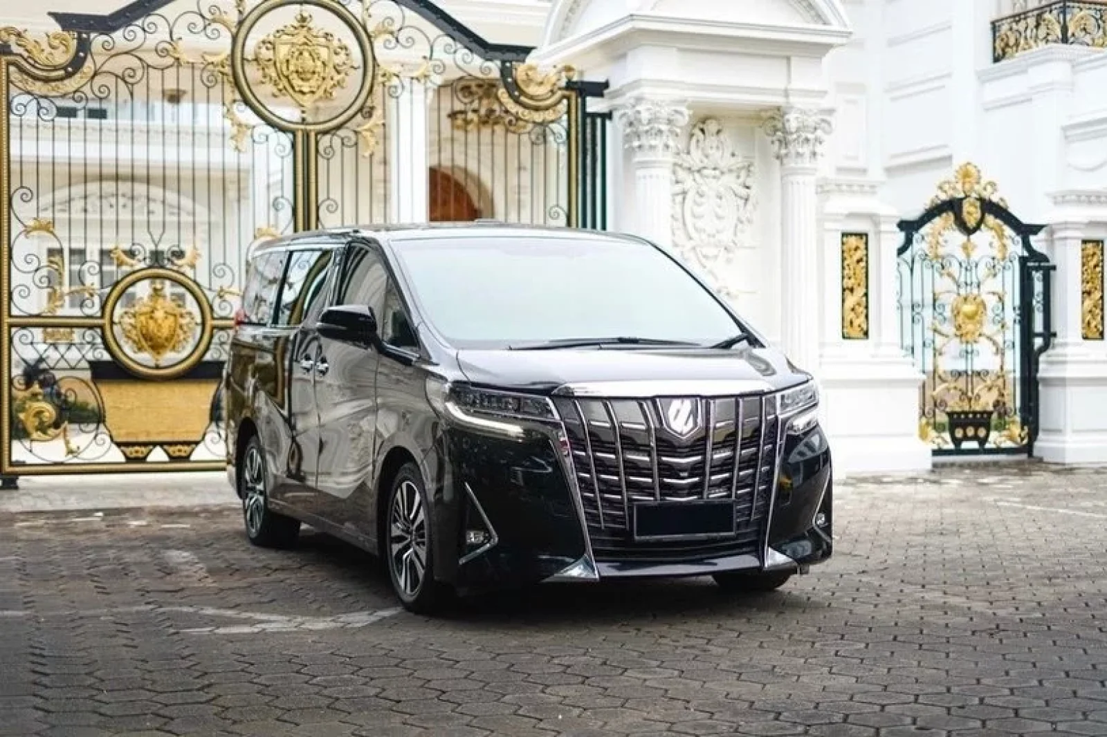 Loyer Toyota Alphard Facelift Noir 2019 en Bali