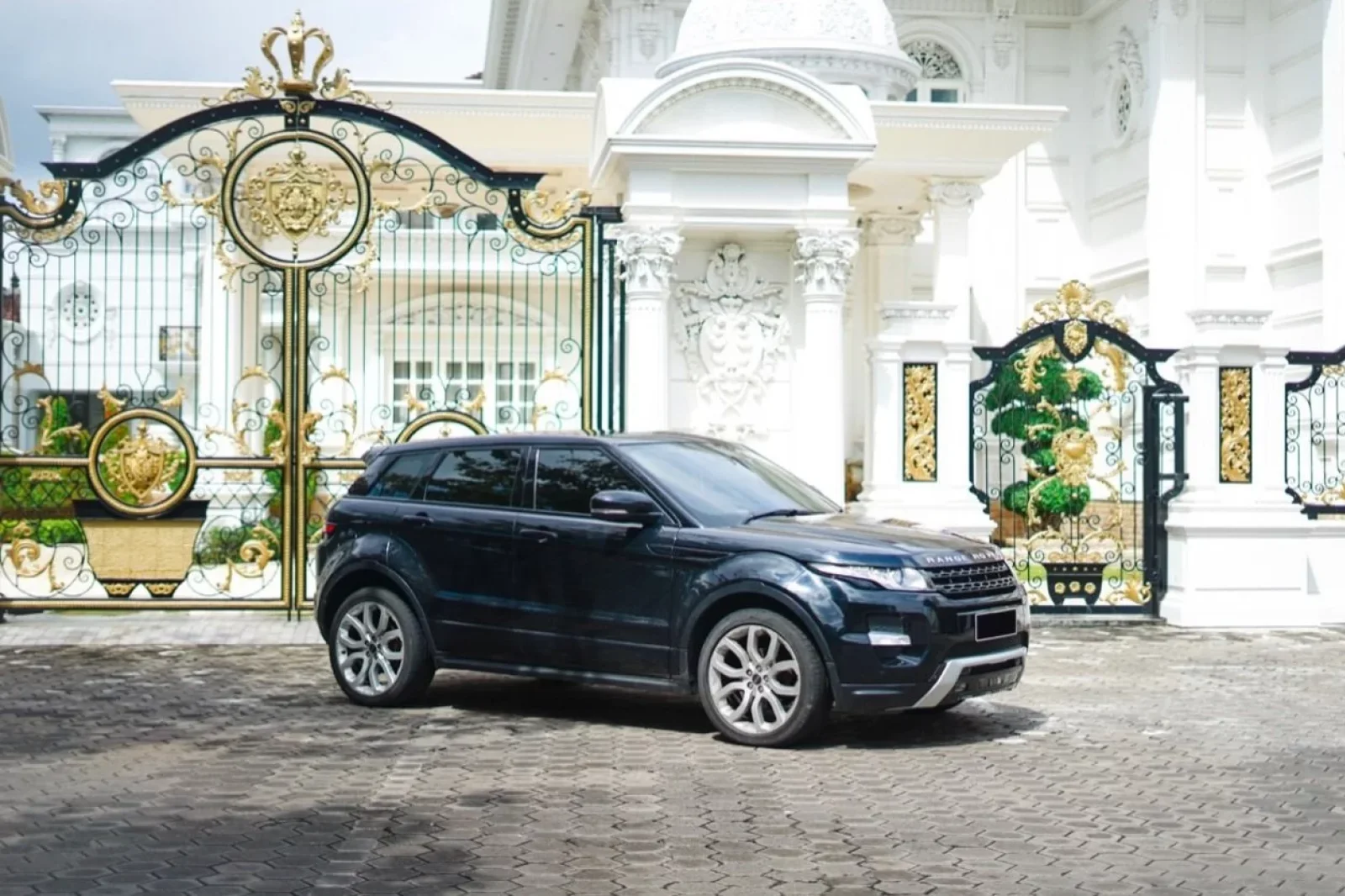 Loyer Land Rover Range Rover Evoque  Noir 2013 en Bali