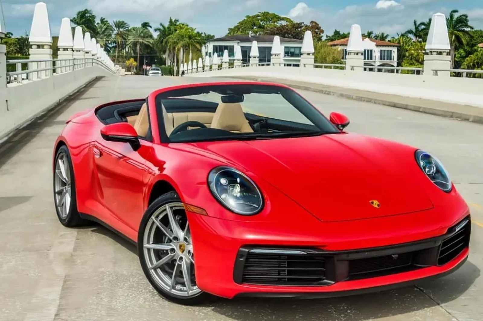 Miete Porsche 911  Rot 2022 in der Miami