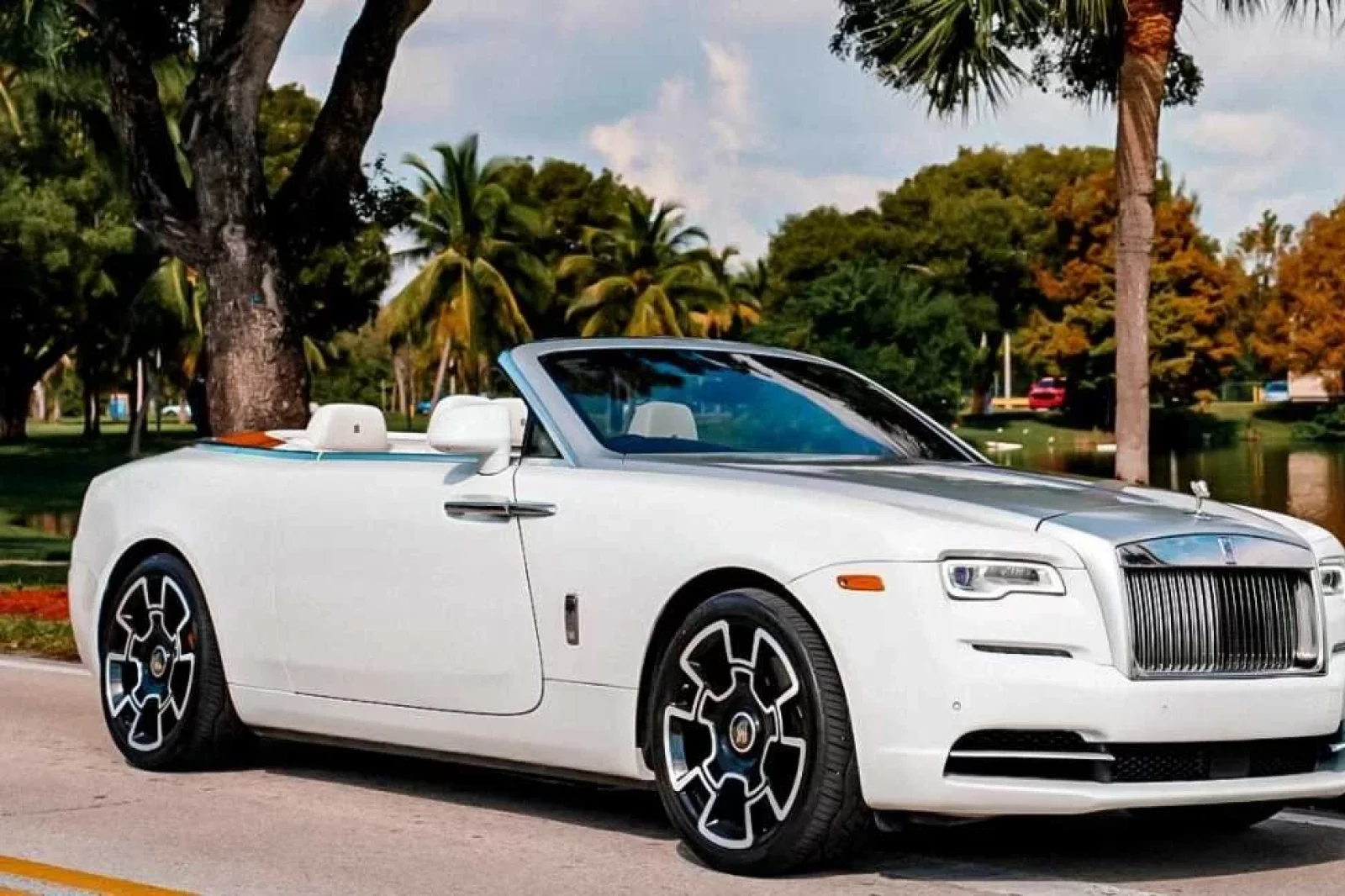 Kiralık Rolls-Royce Dawn  Beyaz 2022 içinde Miami