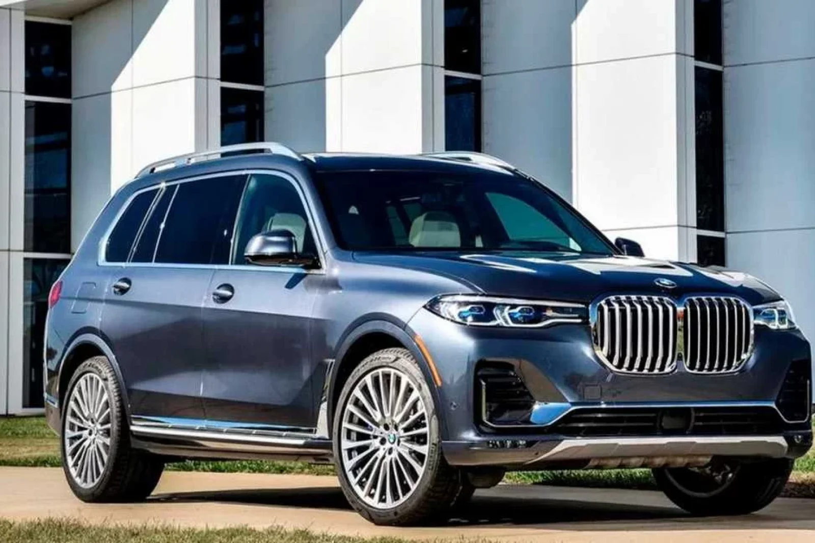 Kiralık BMW X7 XDRIVE40i Mavi 2021 içinde Miami