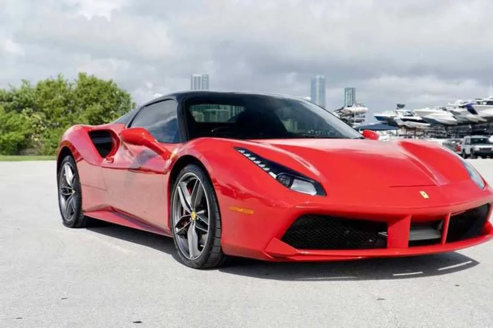 Miete Ferrari 488 GTB  Rot 2019 in der Miami