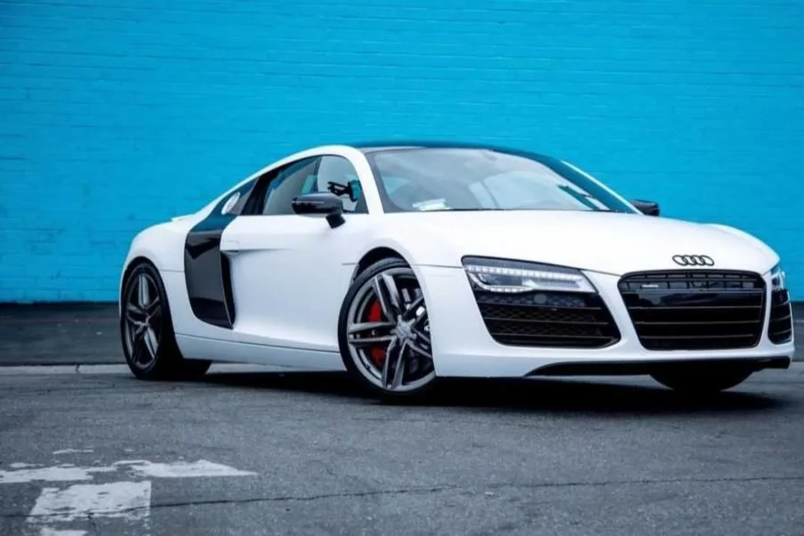 Rent Audi R8 V10 White 2016 in Miami