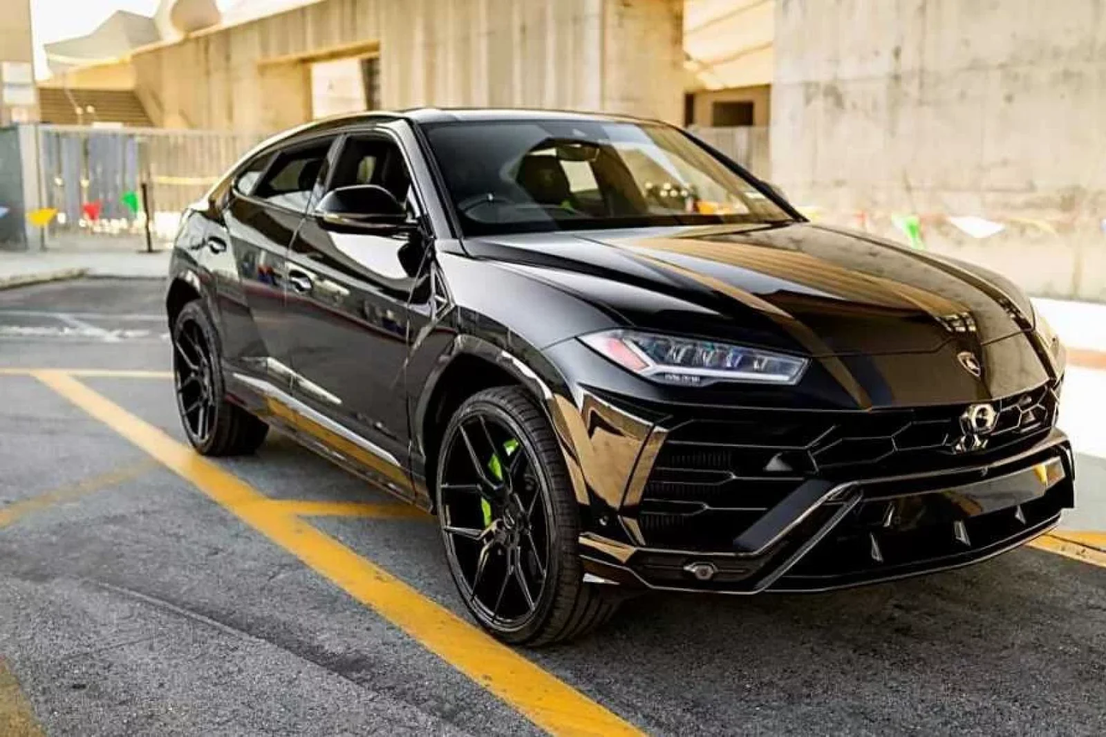 Kiralık Lamborghini Urus  Siyah 2019 içinde Miami