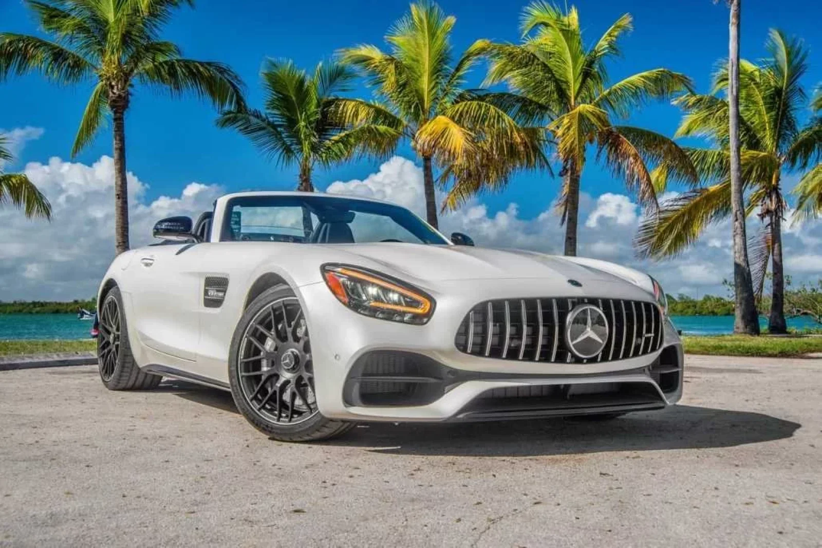 Miete Mercedes-Benz AMG GT Roadster Weiß 2020 in der Miami