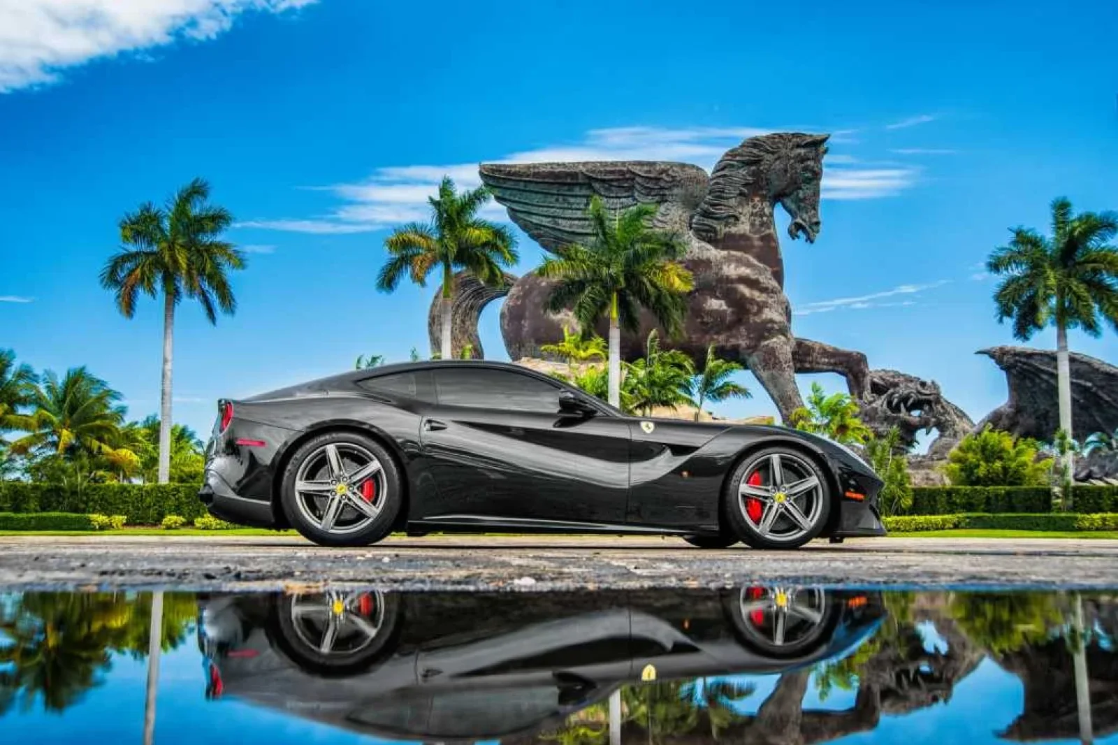 Miete Ferrari F12 Berlinetta  Schwarz 2017 in der Miami - 5 