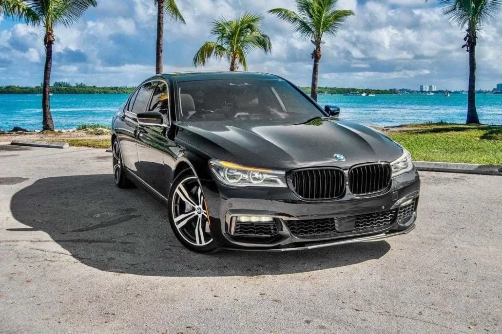 Loyer BMW 7-Series 750i L Noir 2018 en Miami