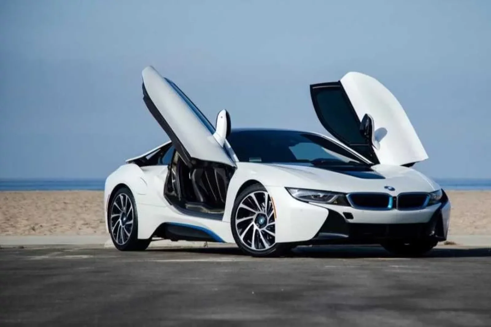 Kiralık BMW i8 Roadster Beyaz 2019 içinde Miami