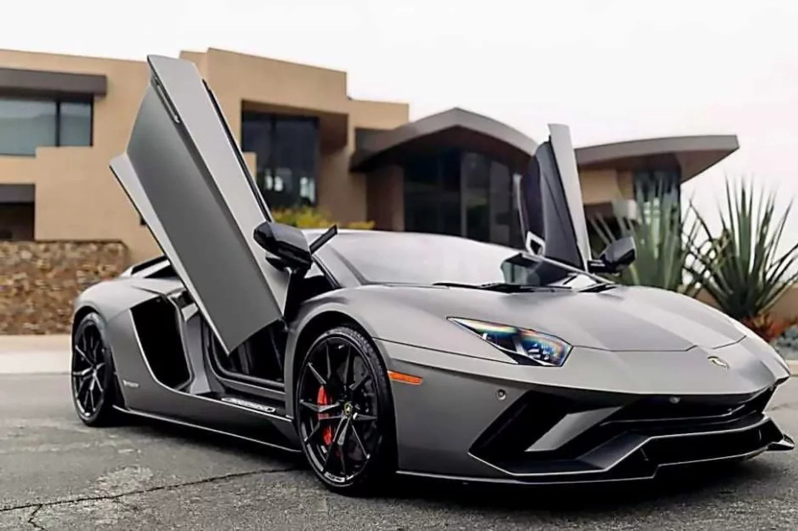 Аренда Lamborghini Aventador Matte Серый 2020 в Майами