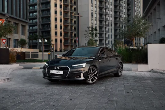 Audi A5 Grau 2023