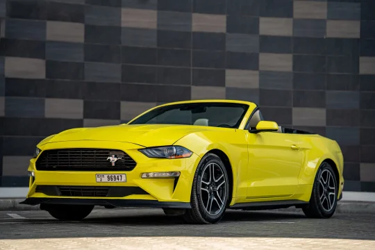 Ford Mustang Желтый 2021