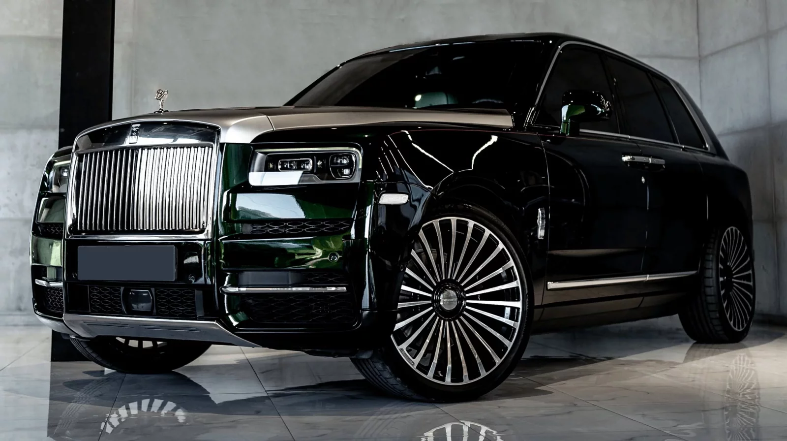 Rent Rolls-Royce Cullinan  Green 2020 in Dubai